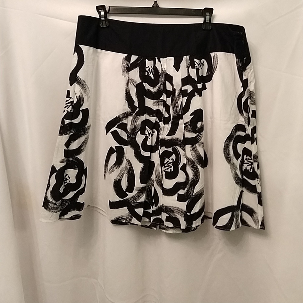 5 for 30 Mossimo brand short skirt